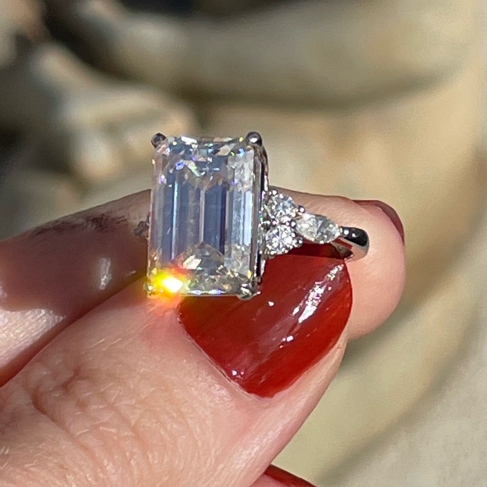 Platinum 8ct D VVS1 Emerald cut Moissanite Ring - Picture 5 of 11
